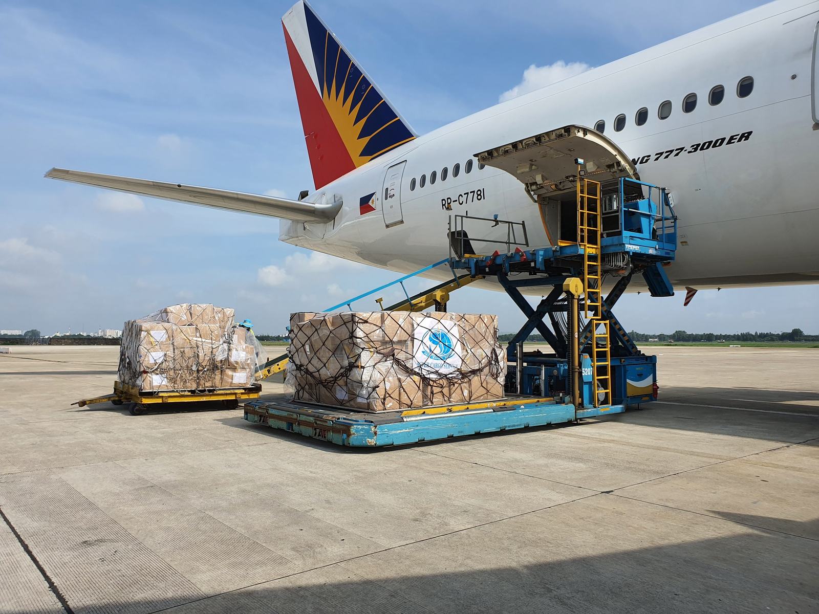 Palletised air freight being lifted to an aircraft cargo door
